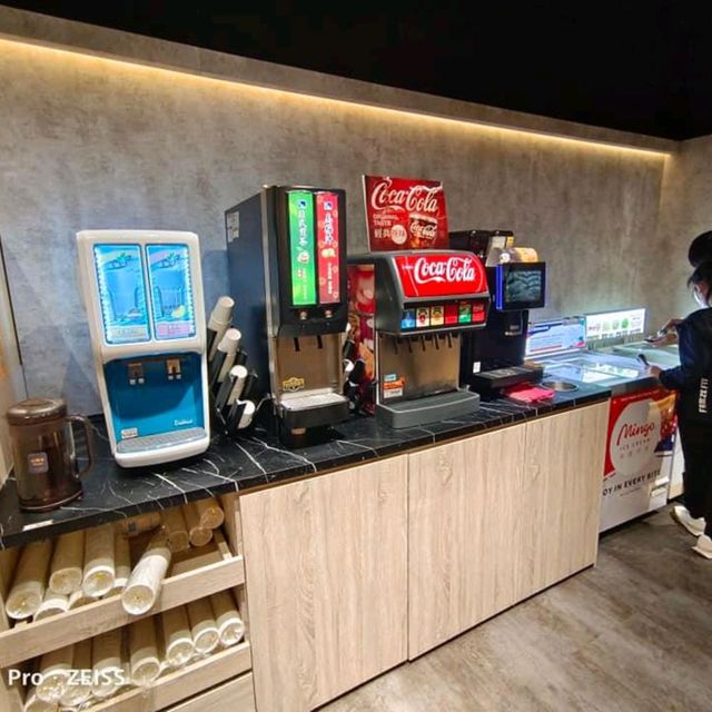 【新莊吃到飽】築間幸福鍋物新莊中悅廣場店，夜貓吃宵夜好所在，竟然營業到凌晨四點，環境好餐點也很好吃！