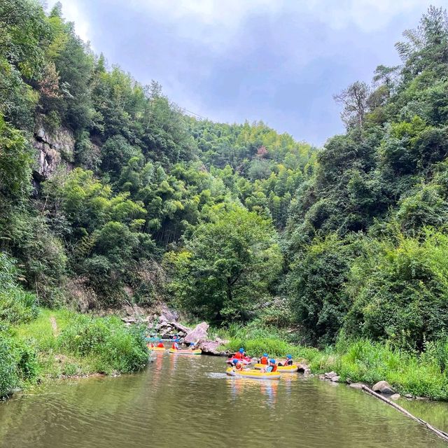 Rafting in Xianlong Canyon