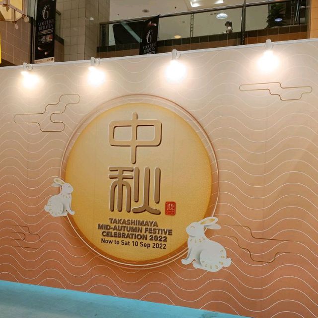 Trying Mooncakes at Takashimaya Square 