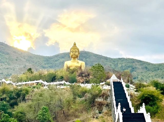 พิชิตยอดเขา 3,790 ขั้น วัดเขาวงพระจันทร์ 🙏🏻🏔