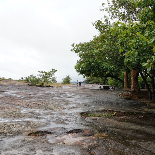 เที่ยวชมอุทยานแห่งชาติ ติดกับพรมแดนประเทศลาว