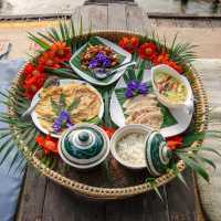 รีสอร์ทเรือนไม้แนววินเทจสุดชิลริมแม่น้ำแม่กลอง
