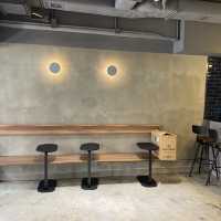 佐敦深藍色工業風cafe