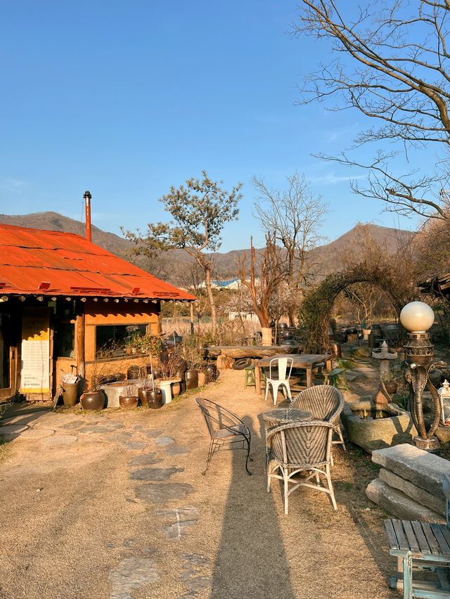 일본 애니메이션 같지만 전주에 있는 카페입니다☕️