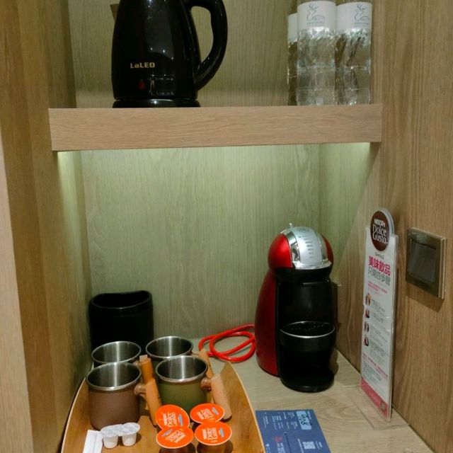 宜蘭礁溪誠闊渡假飯店四人房介紹（浴室拉簾發霉）