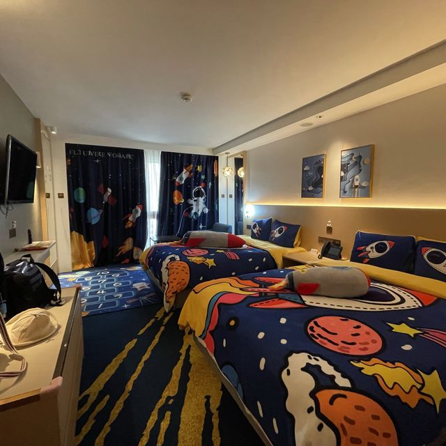 Holidayinn親子太空主題房，包2餐及餐飲卷