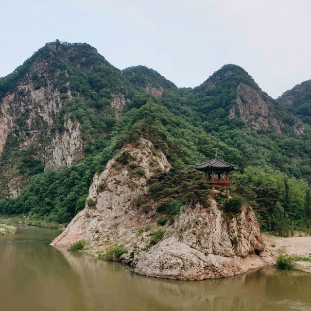 깎아지른 절벽 위 아름다운 정자, 충북 영동 월류봉!