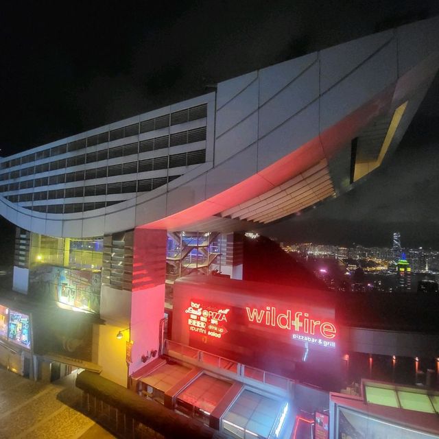 從山頂遠眺香港的醉人夜景