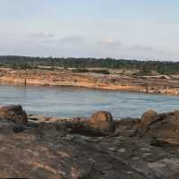 สามพันโบก