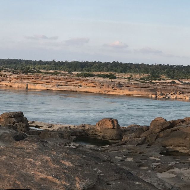 สามพันโบก