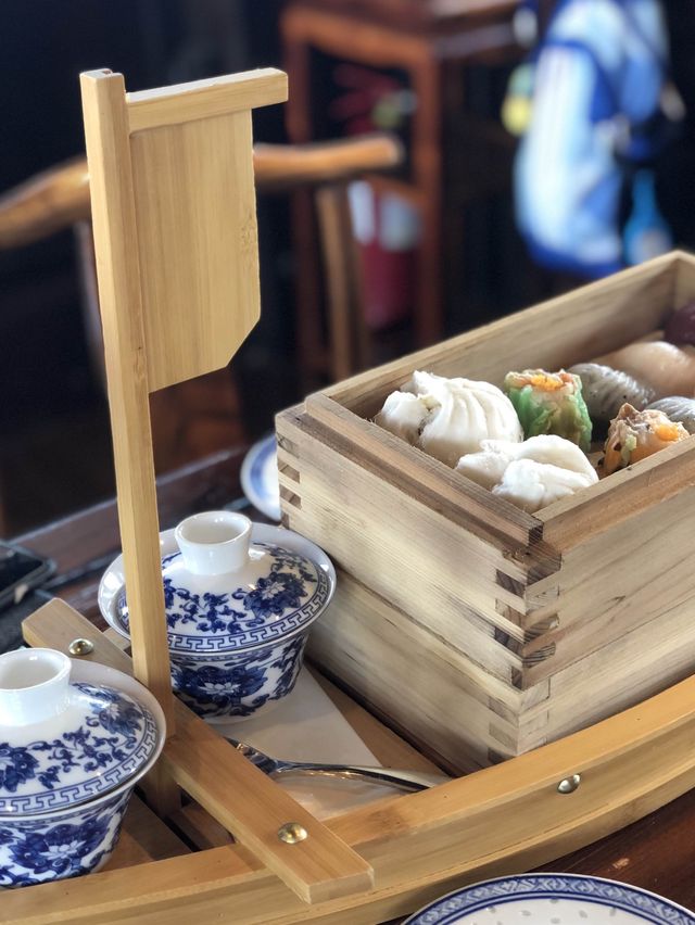 One of a kind dining and cruising experience with Aqua Luna ⛵️🇭🇰 