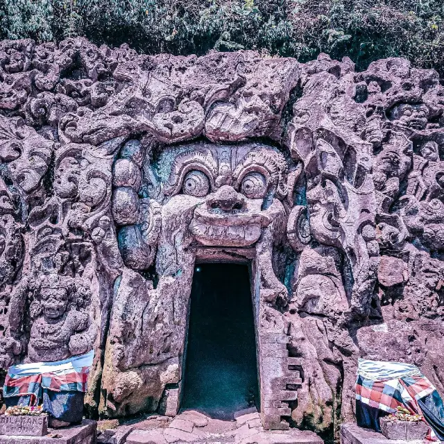 The Pura Goa Gajah Temple!