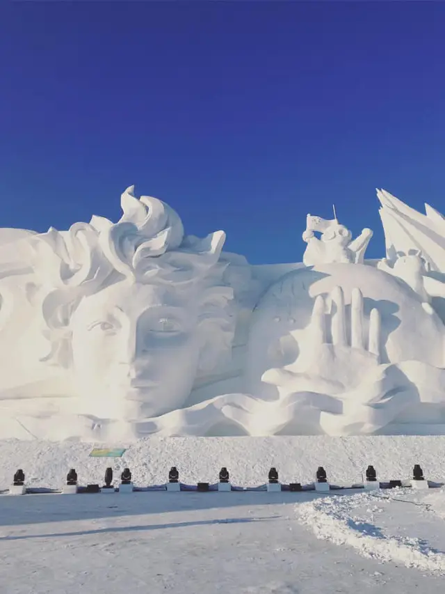 Harbin Snow Sculpture Park, China🇨🇳✈️☃️❄️