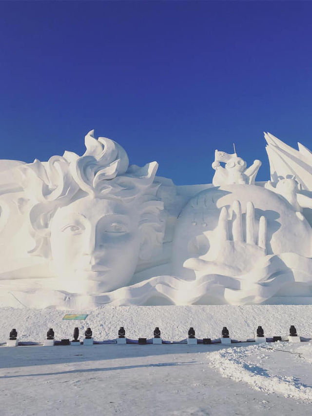 Harbin Snow Sculpture Park, China🇨🇳✈️☃️❄️