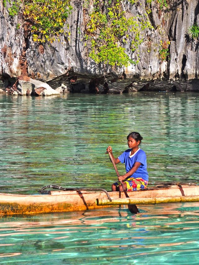 The most beautiful sea-to-lake in the Philippines, comparable to the Maldives in beauty.