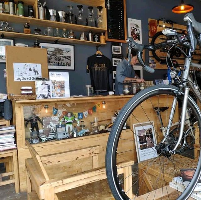 TOP TUBE BIKE & CAFÉ

