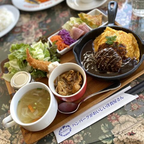 名古屋の老舗洋食店にて　絶品ハンバーグランチ。