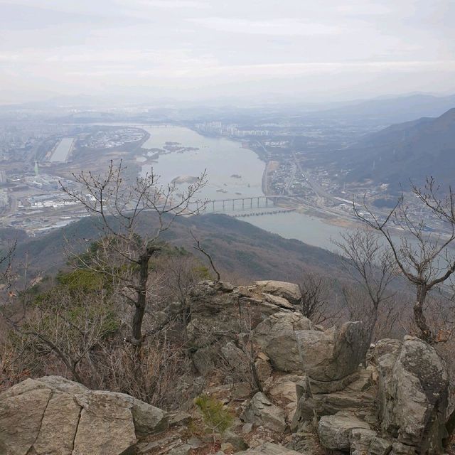 끝없는 산이 펼쳐진 풍경을 볼 수 있는 하남 검단산!