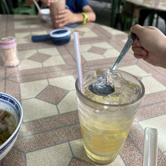 我哋幫襯左10年嘅偉記，必食牛腩+魚皮