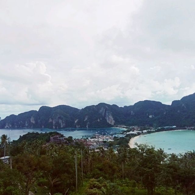 เกาะพีพีในวันที่ฝนพรำ