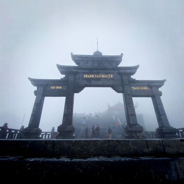 พิชิตยอดเขาฟานซีปัน (Fansipan Mountain) ซาปา