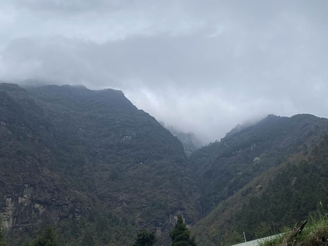 Hiking to Phakding in Nepal 