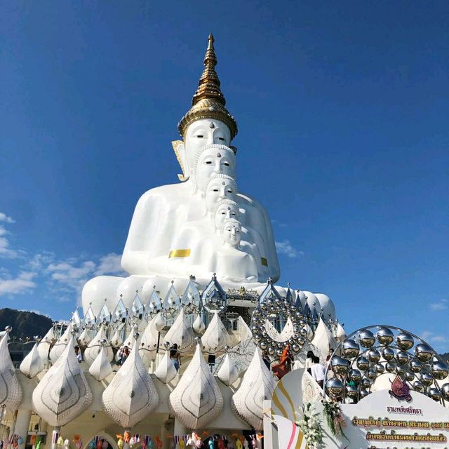 นมัสการ..วัดพระธาตุผาซ่อนแก้ว