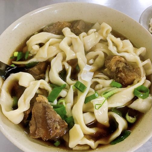 富宏牛肉麵-24小時平價牛肉麵店