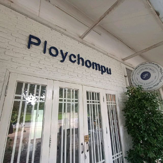 Ploychompu Cafe