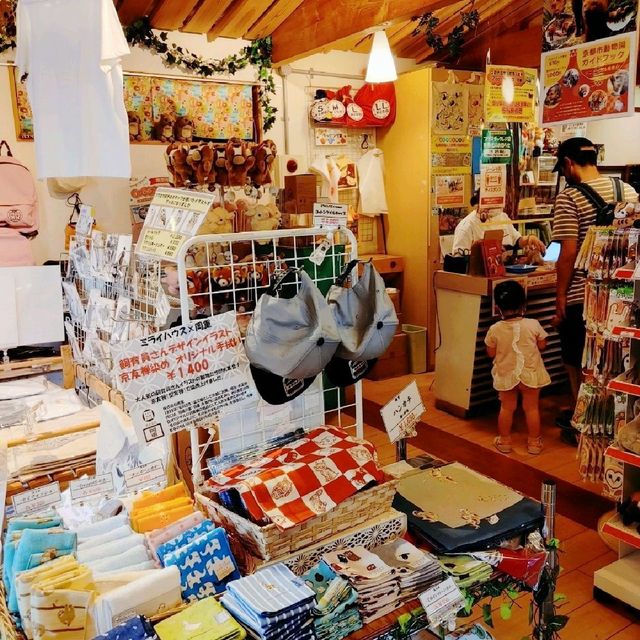 東側エントランス　グッズ＆カフェ　京都市動物園