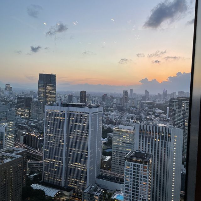 ホテルオークラの最上階ラウンジの楽しみ方