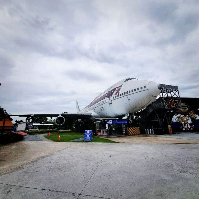 A 747 Cafe located near Suvarnabuhmi Airport