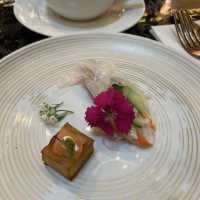 high-tea at the mall 每次行過都比佢哋啲香味吸引咗…. 