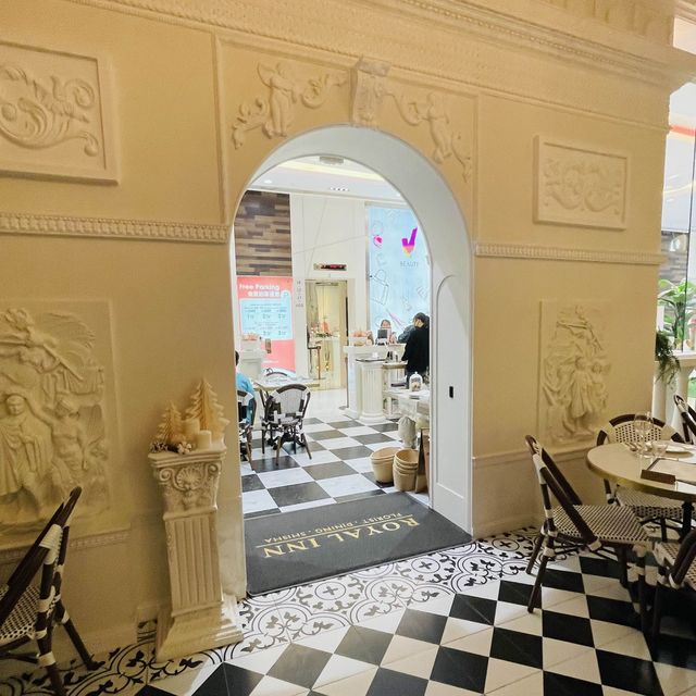 ⚜️人氣打卡餐廳ROYAL INN 