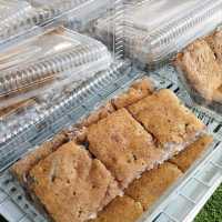 บ้าบิ่นมะพร้าวอ่อน อร่อยติดใจ ที่ตลาดนัดนาวัง