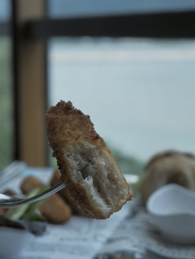 百年古蹟上的玻璃屋，嘆大澳蝦醬美食 