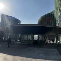 【東京】都会の中に現れる自然と美しい建築