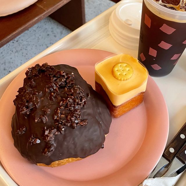 차이나타운 속 분위기 있는 카페, 디저트 맛집 <채널 트웰브>