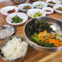 통영에서 고소한 멍게비빔밥을 먹고 싶다면 '남옥복국식당'