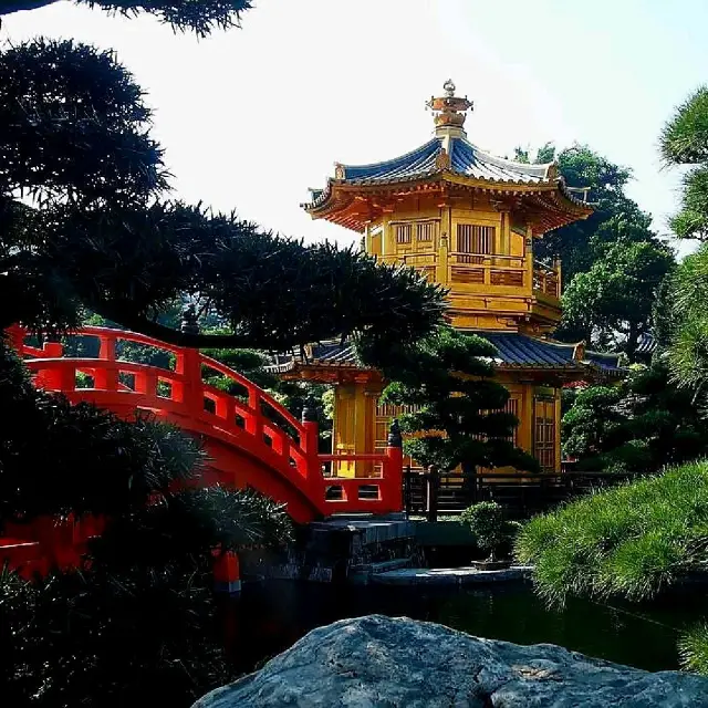 Chi Lin Nunnery and Nan Lian Garden

