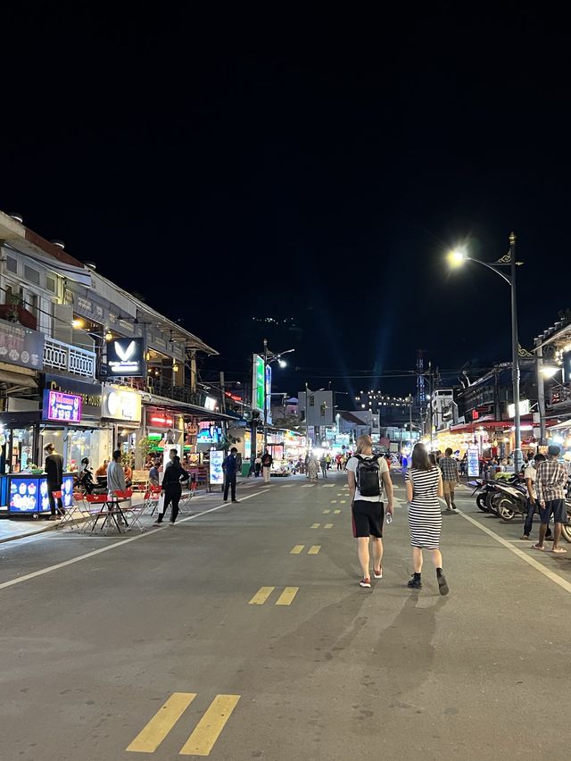 ถนนสายบันเทิงของเมืองเสียมเรียบ