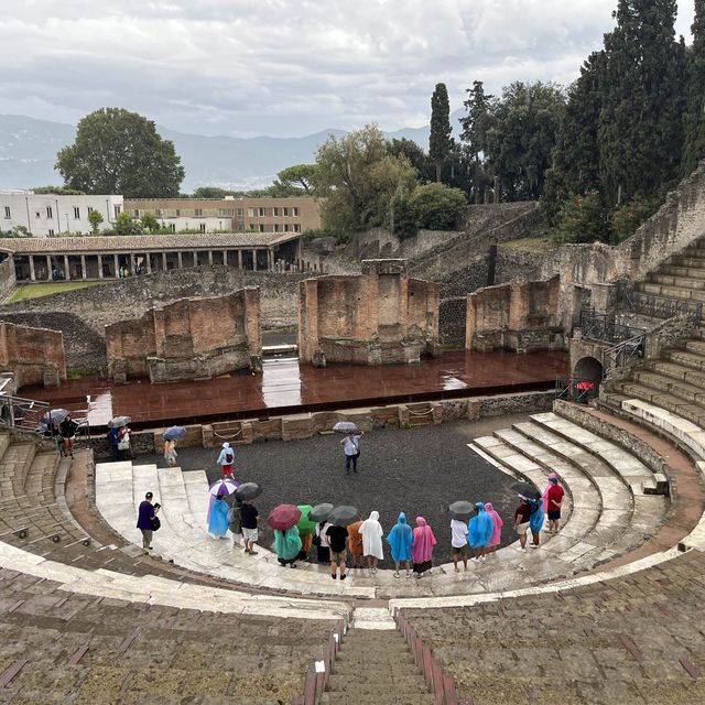 Walking in the suggestive rests of Pompeii 