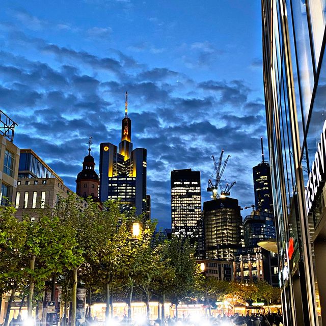 Zeil at Night