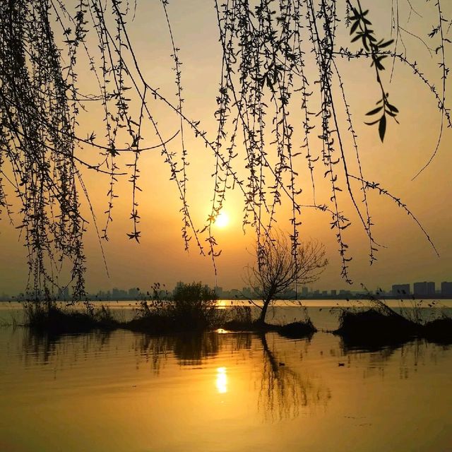 Breathtaking Sunset at the Yangcheng Lake!