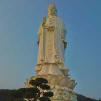 Finding Peacefulness at Linh Ung Pagoda