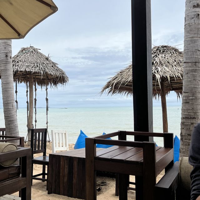 Cafe & Restaurant beachfront ใกล้สนามบินอู่ตะเภา