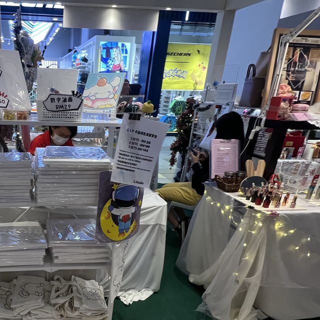 Xmas Decorations & flea market @ city sq 