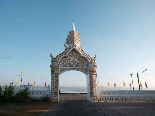 ไหว้พระธาตุท่าอุเทน นครพนม