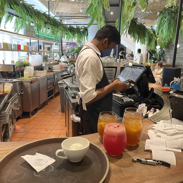 KLCC 분수대가 보이는 초록초록한 감성의 카페🌿☕️