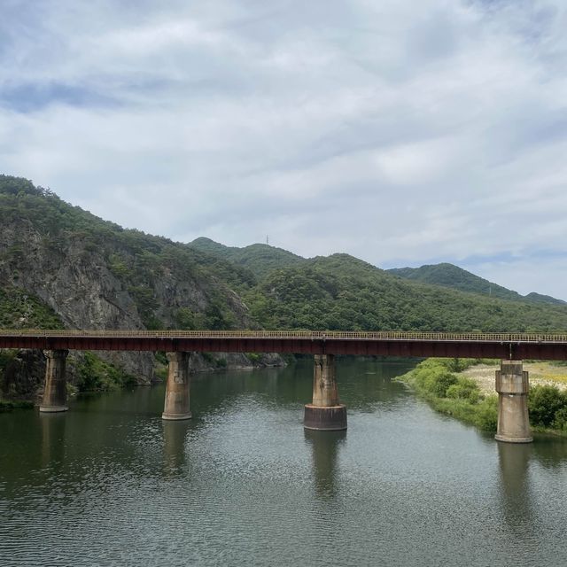 Amazing Mountain Suspension Bridge 